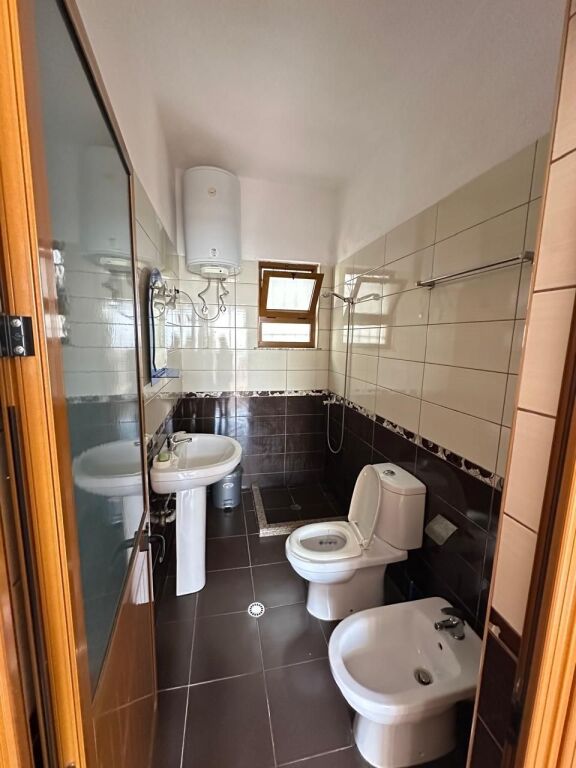 APARTAMENT 1+1. 30000 LEKE.QYTET STUDENTI