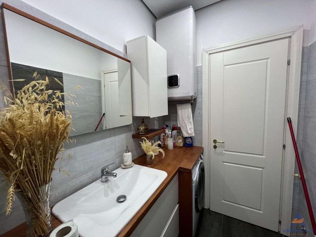 JEPET APARTMENT ME QERA 2+1+BALLKON "LIQENI I THATE" 70.000 LEKE