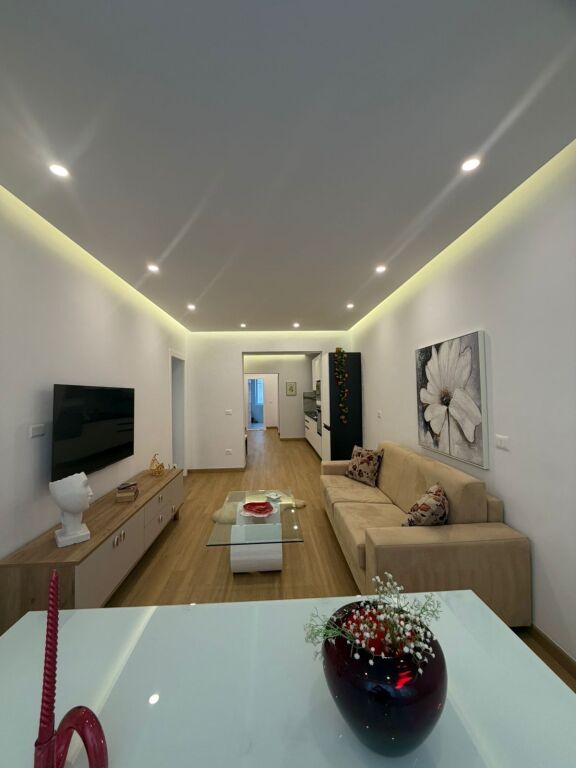 Jepet me qera apartament 1+1 i mobiluar tek Fakulteti Juridik
