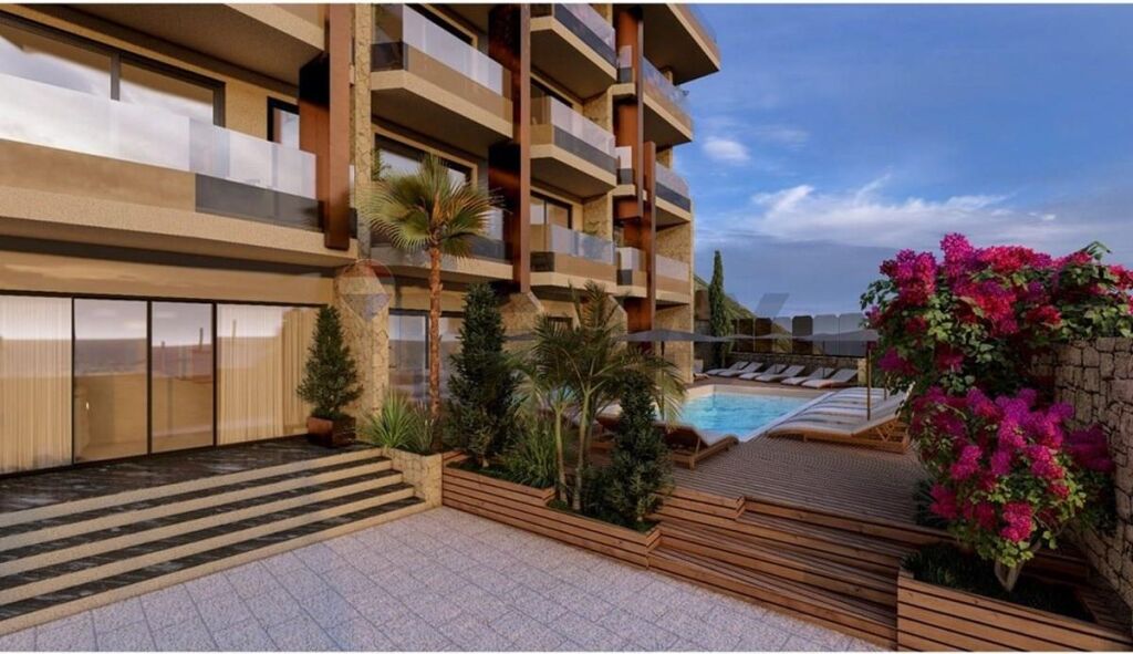 Shitet Hotel Luksoz në Himarë, Pranë Detit