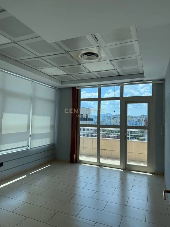 UFFICIO IN AFFITTO IN VIA KAVAJES