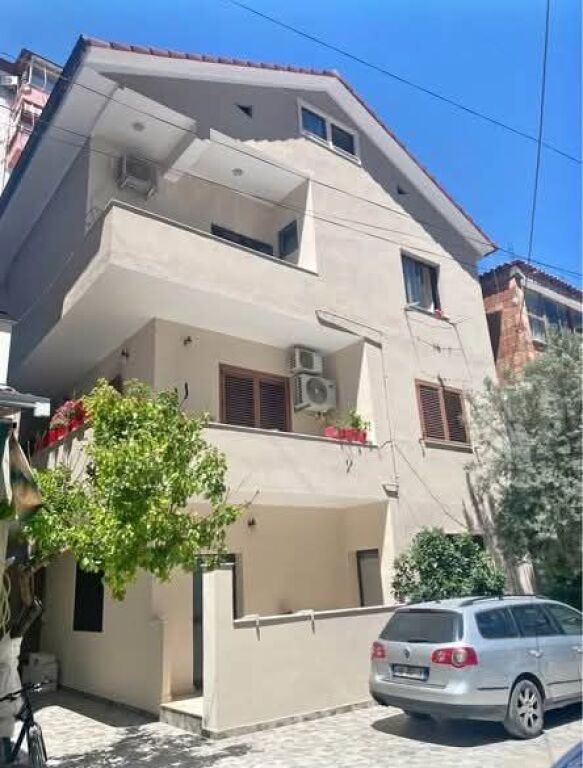 MONOLOCALE IN AFFITTO - VIA 5 MAGGIO, TIRANA