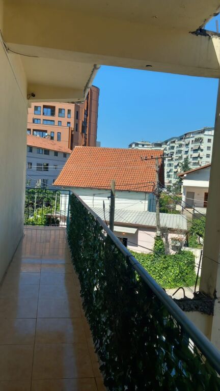 Affitto | Shtëpi private 2 + 1 | Rruga Bajram Allaraj | 400 €/mese
