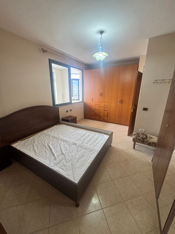 Jepet me qera apartament 1+1 te 21 Dhjetori te Joena
