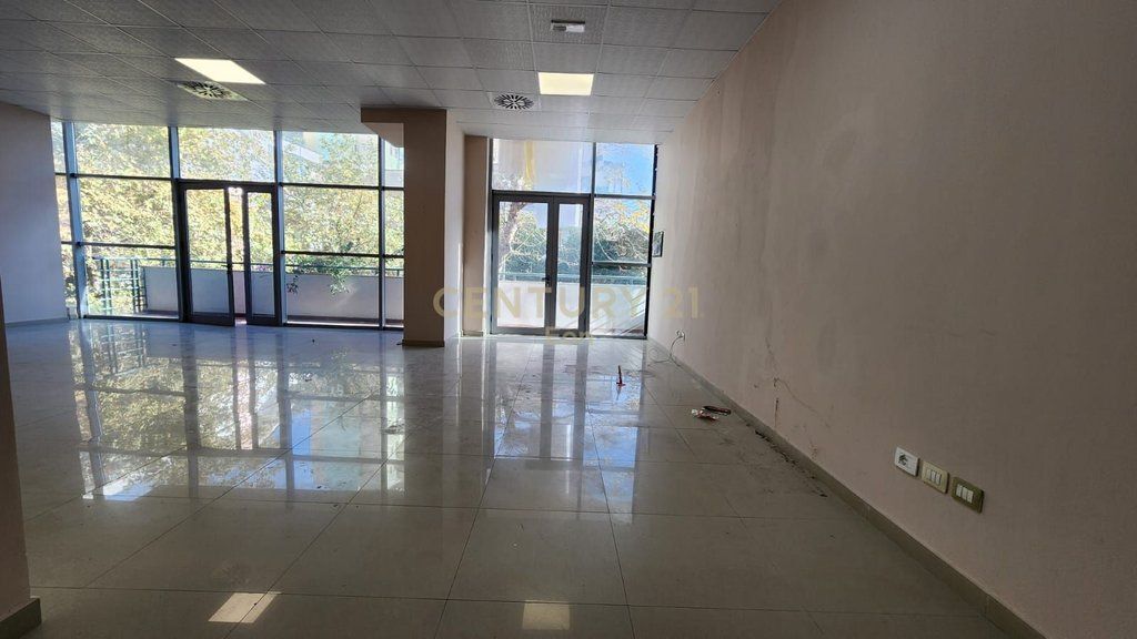 Locale Commerciale in Affitto nella zona dell'ex Distretto a Durrës !