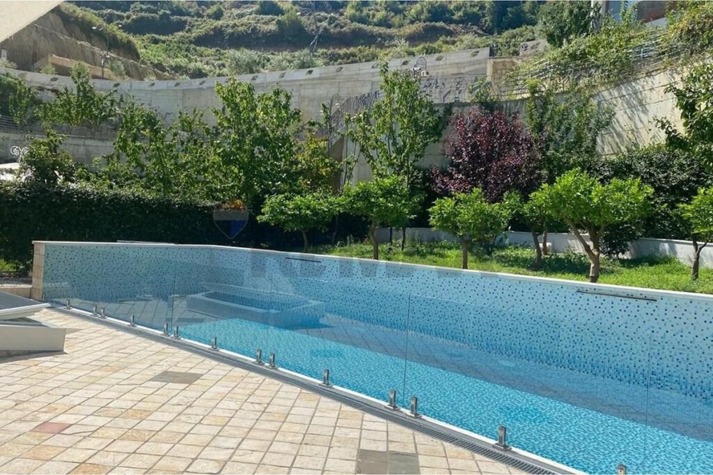 VILLA CON PISCINA IN AFFITTO A KODRA DIELLIT!