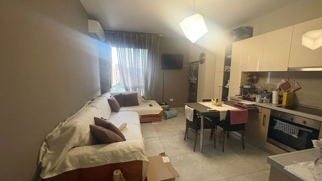 Shitet apartament 1+1 i mobiluar tek Ish Fusha e Aviacionit