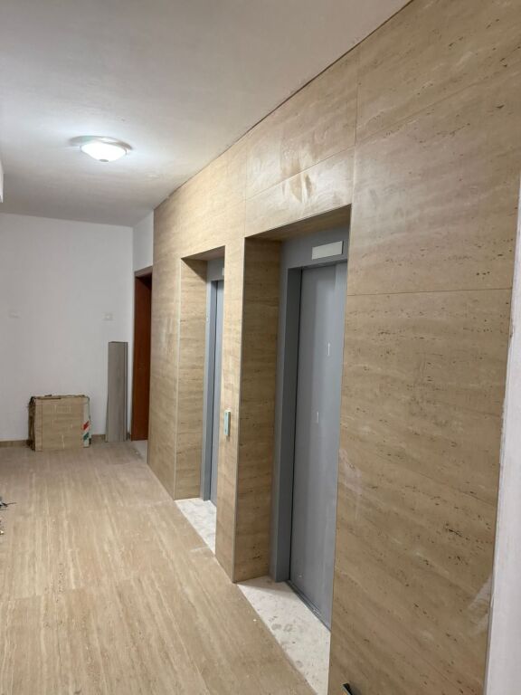 Jepet me qira dhe Shitet apartament 2+2+ ballkon Laprake