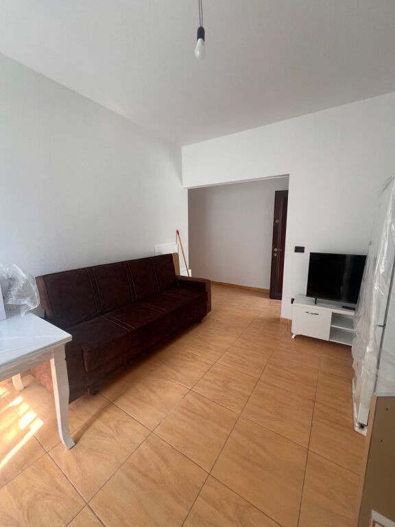 APARTAMENT 1+1 ME QIRA , Komuna Parisit