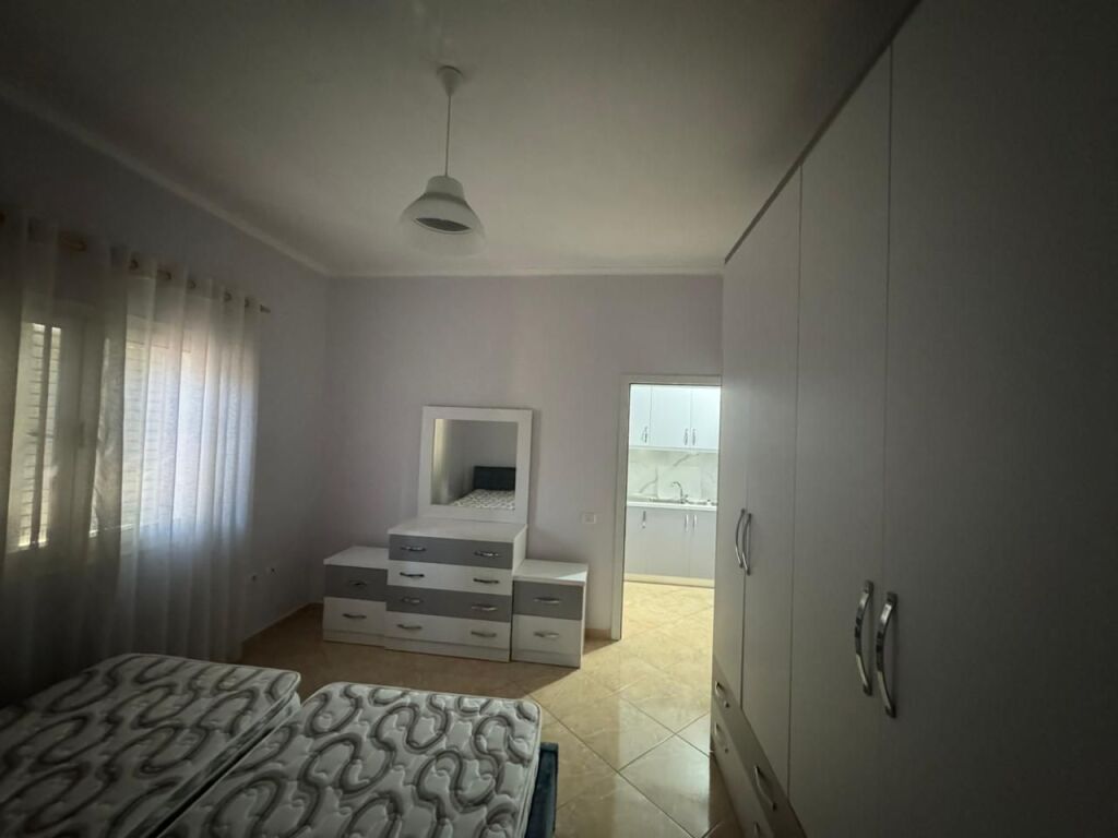 JEPET APARTAMENT ME QERA 1+1 PORCELAN