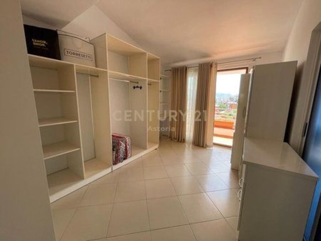 AFFITTO, VILLA MODERNA CON PISCINA E CORTILE, RESIDENZA KODRA E DIELLIT 1.