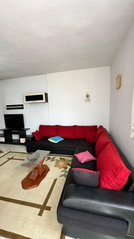 Jepet me Qira Apartament 1+1 pranë Kazazit, Durrës