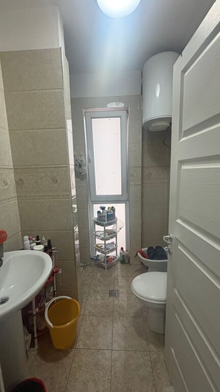 Shitet apartament 1+1 i mobiluar tek Ish Fusha e Aviacionit