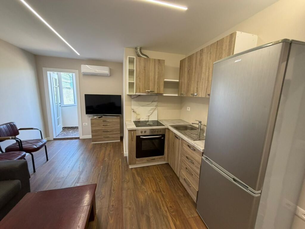 🏡 Jepet me qira apartament 1+1  📍 Vendndodhja: Sauk💶 Çmimi: 350 €/muaj (i padiskutueshëm)