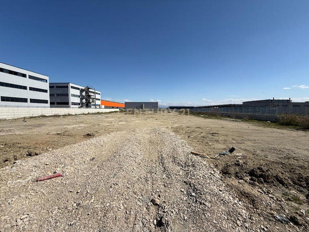 MAGAZZINO  TERRENO IN VENDITA. OCCASIONE