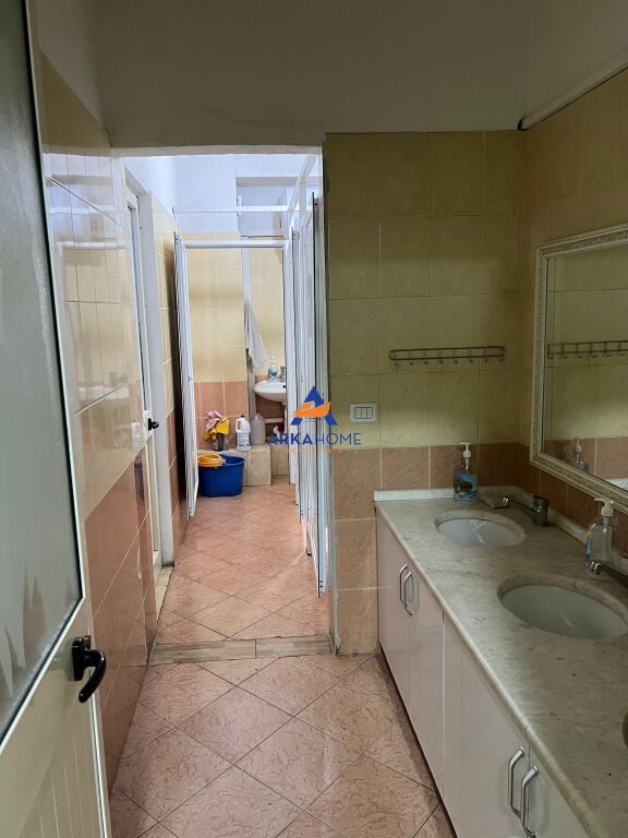 LOCALE COMMERCIALE IN AFFITTO 160M2 "RRUGA RIZA CEROVA, VICINO ALLA SCUOLA 4 DESHMORET" 120.000 LEKE