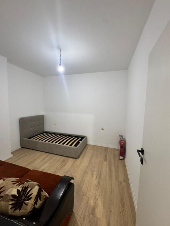 shitet apartament te 5 maj