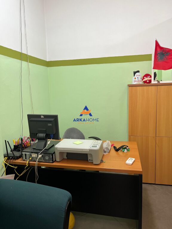 LOCALE COMMERCIALE IN AFFITTO 160M2 "RRUGA RIZA CEROVA, VICINO ALLA SCUOLA 4 DESHMORET" 120.000 LEKE