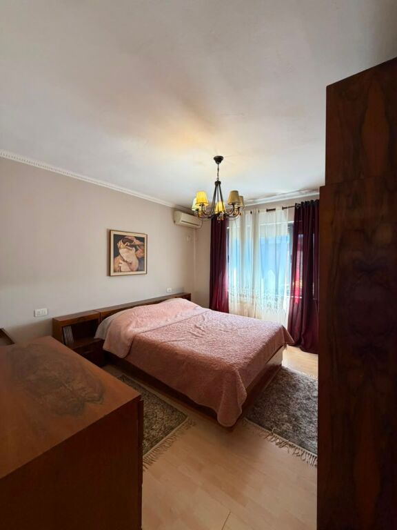 Apartament 2+1 me qira te Rruga Myslym Shyri
