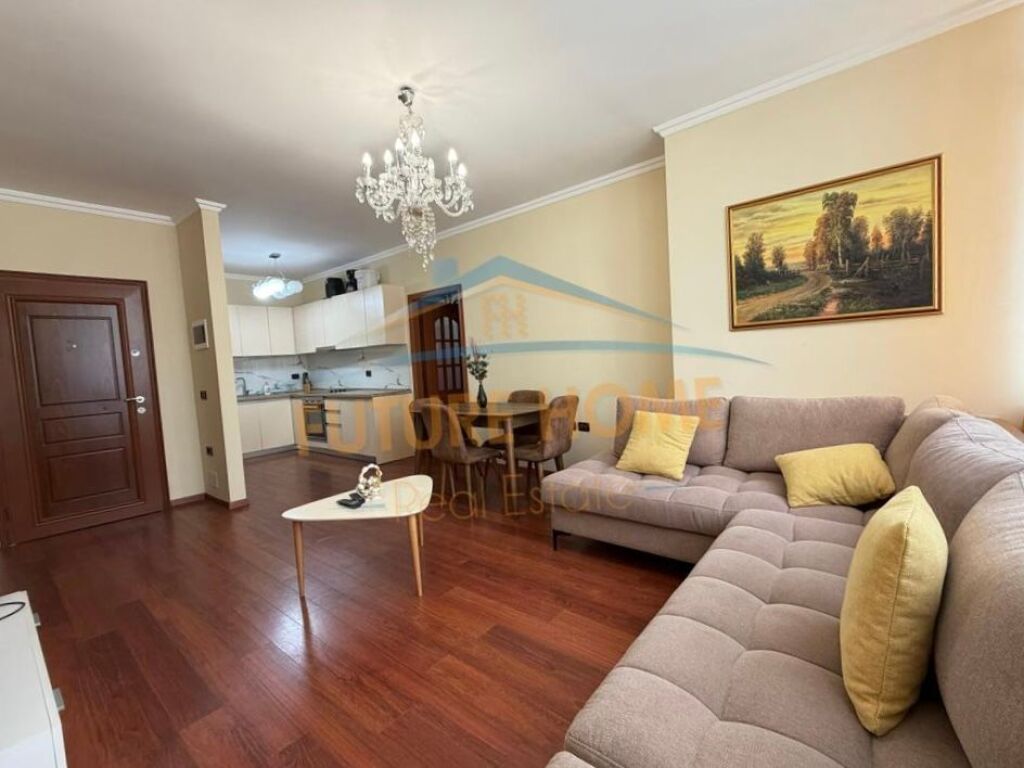 Shitet, Apartament 2+1, Bulevardi Zhan D'Ark