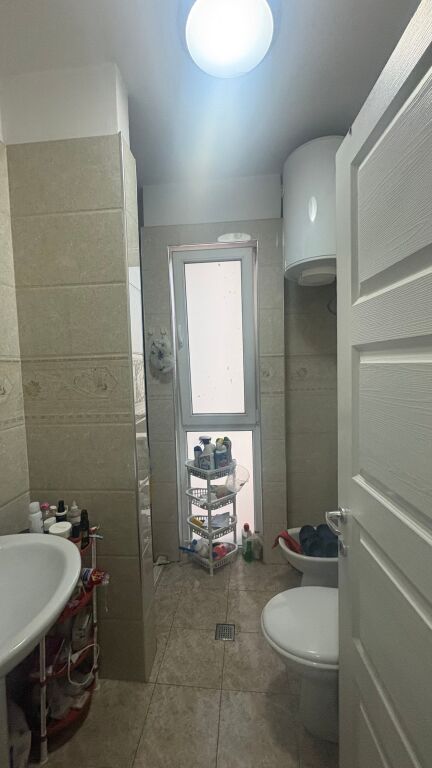 Shitet apartament 1+1 i mobiluar tek Ish Fusha e Aviacionit