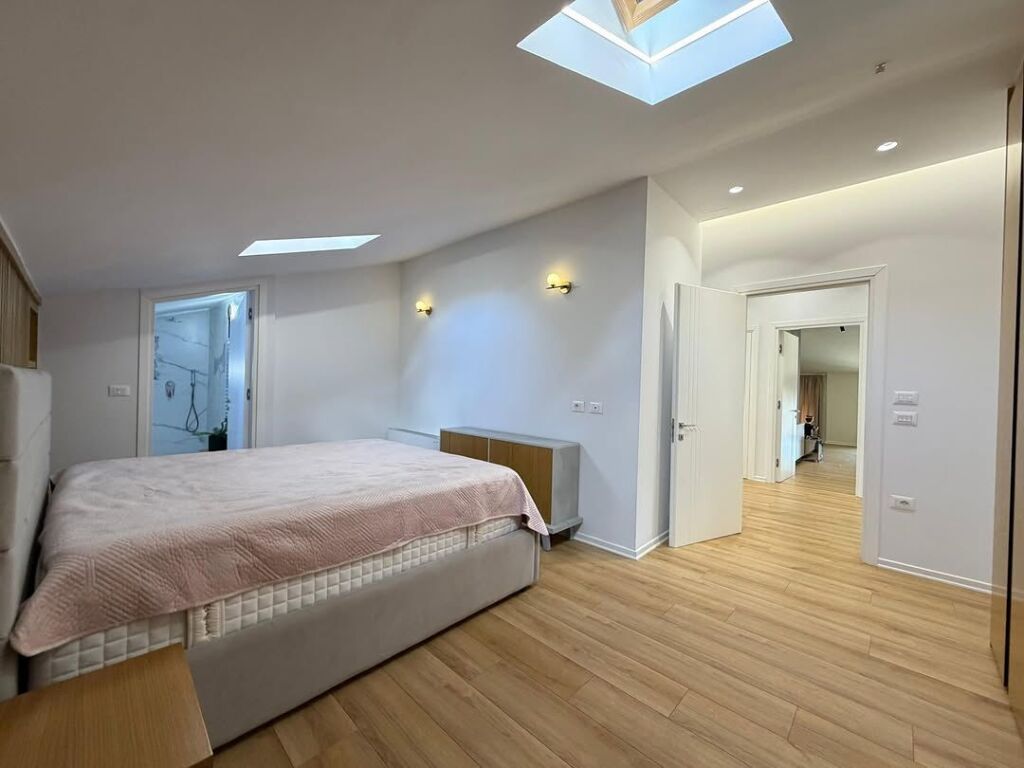 🌿 Penthouse me Qira – Secret Garden, pranë TEG