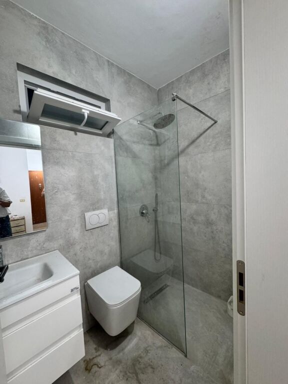 shitet apartament te 5 maj