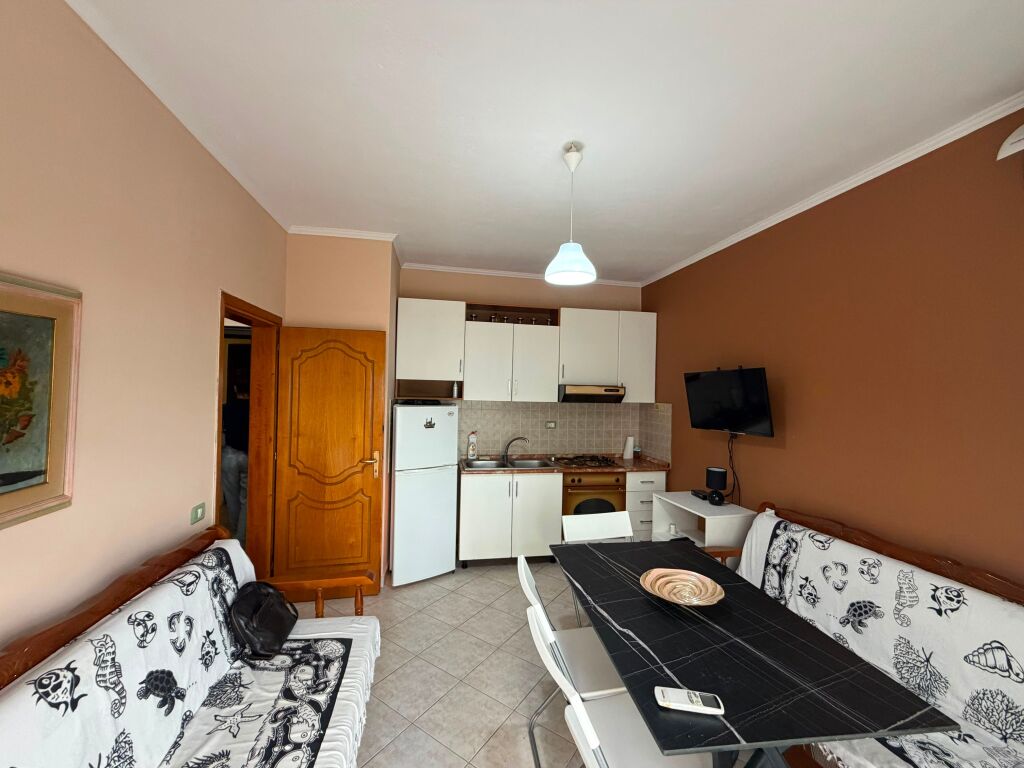 Jepet me qera, Apartament 1+1, Në Shkëmbin e Kavajës – Pranë Hotel Anfora.