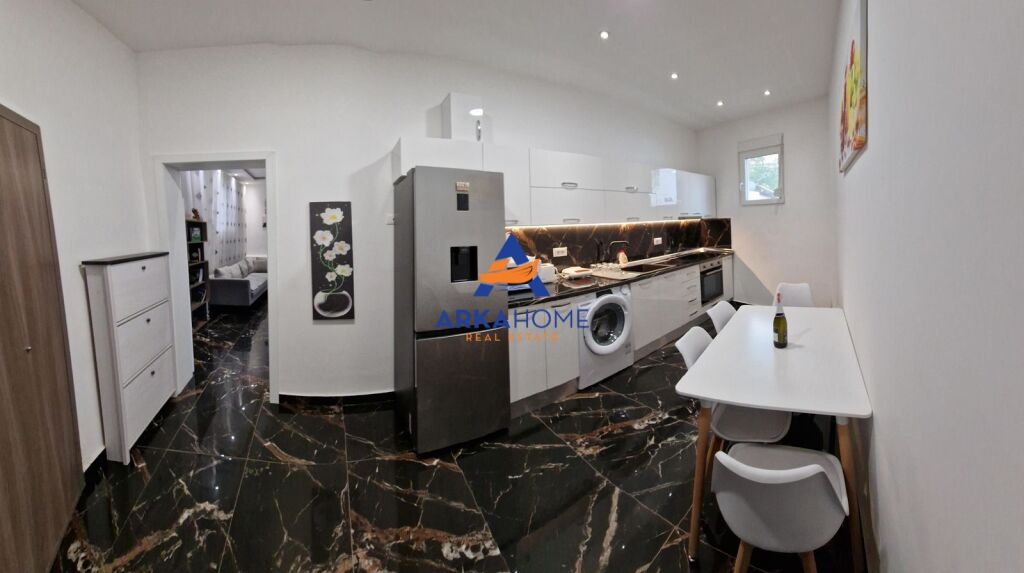 VENDESI PRIVATO IN VENDITA 2+1+BALCONE "XHAMLLIK" 48.000.000 LEKE