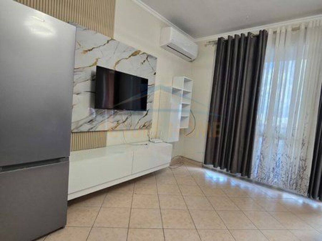 Shitet, Apartament 2+1, Unaza e Re