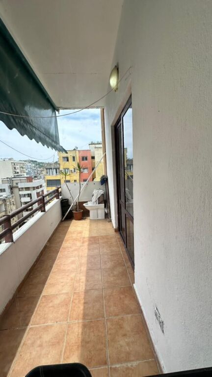 Jepet me Qira Apartament 1+1 pranë Kazazit, Durrës
