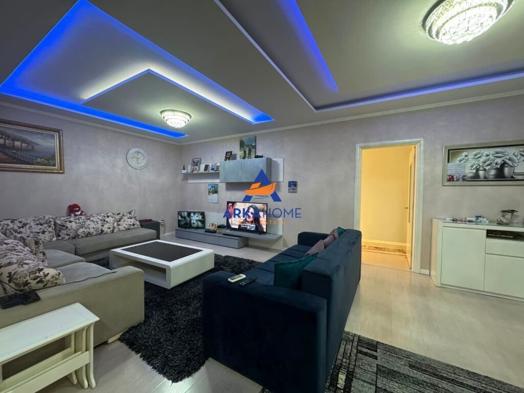 VENDESI APPARTAMENTO 3+1+BALCONE "YZBERISHT" 250.000 EURO
