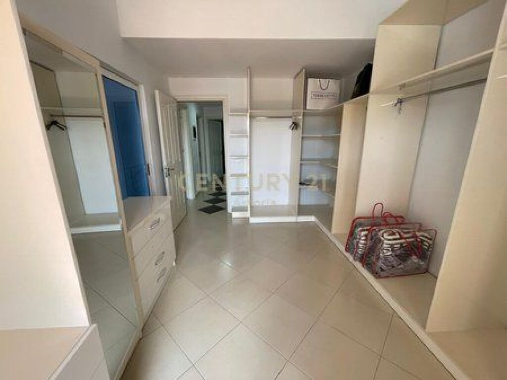 AFFITTO, VILLA MODERNA CON PISCINA E CORTILE, RESIDENZA KODRA E DIELLIT 1.