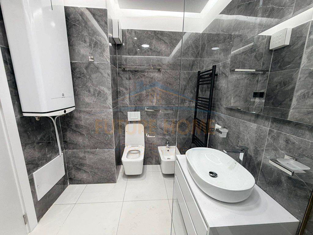 In vendita, Appartamento 3+1+2, Complesso E88, Tirane.
