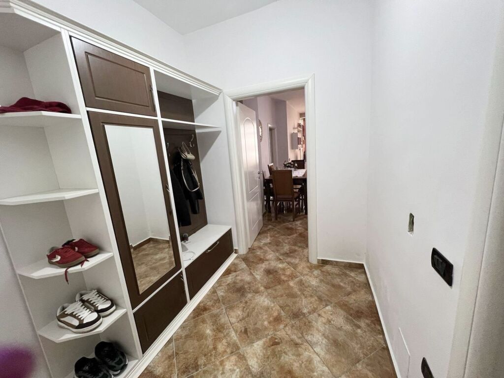 Jepet me qira apartament komod 2+1 në zonën e Freskut prane furre buke EUROPA!