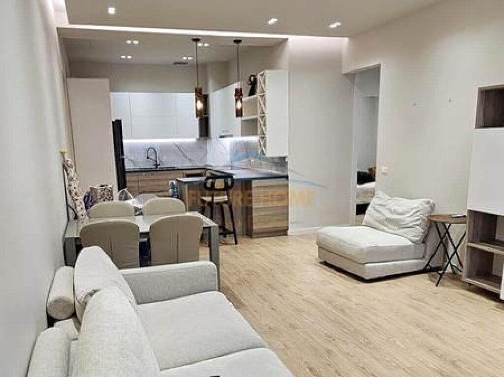 Shitet, Apartament 3+1+2, Liqeni i Thatë, Tiranë