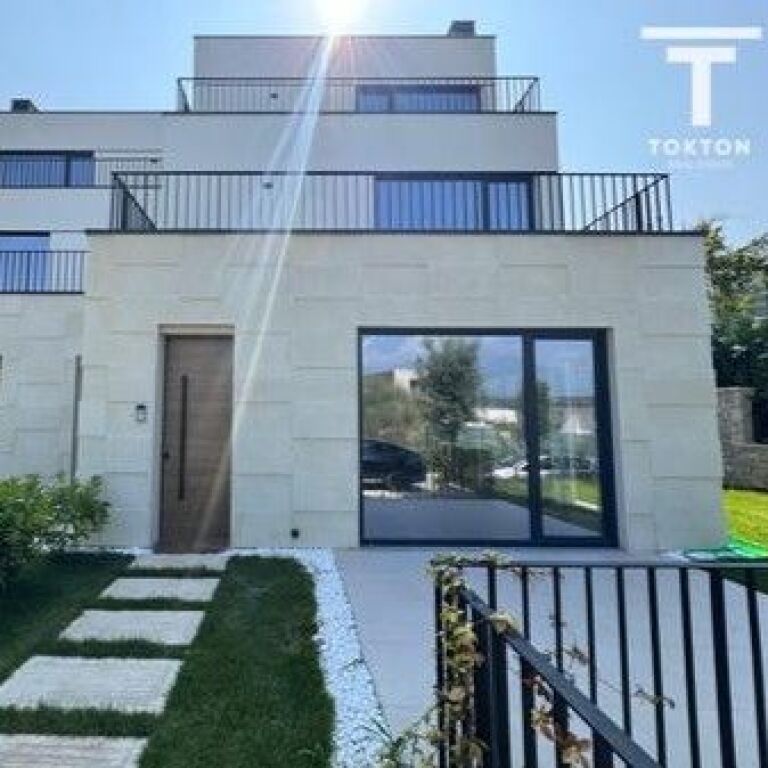 FOR SALE, ATTACHED VILLA, FOREST RESIDENCE, DRY LAKE
