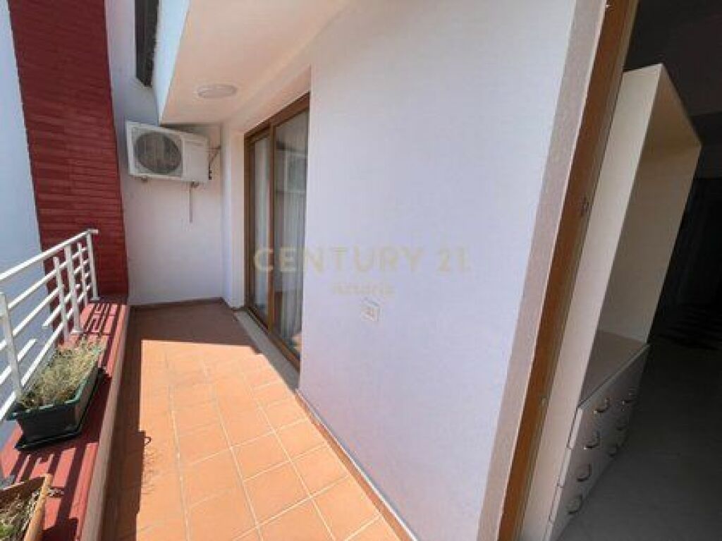 AFFITTO, VILLA MODERNA CON PISCINA E CORTILE, RESIDENZA KODRA E DIELLIT 1.
