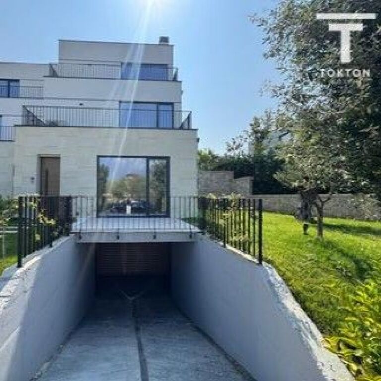 FOR SALE, ATTACHED VILLA, FOREST RESIDENCE, DRY LAKE