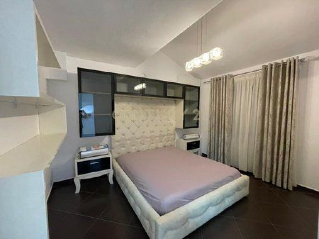 AFFITTO, VILLA MODERNA CON PISCINA E CORTILE, RESIDENZA KODRA E DIELLIT 1.