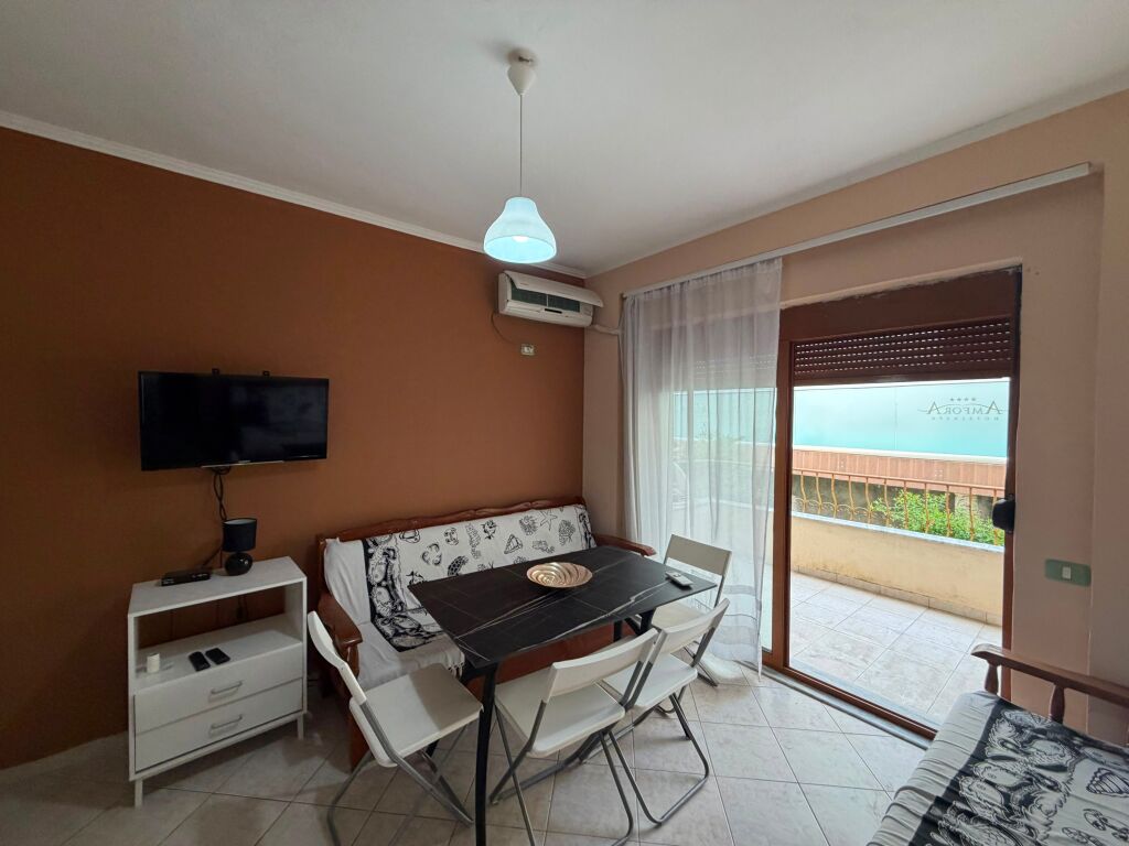 Jepet me qera, Apartament 1+1, Në Shkëmbin e Kavajës – Pranë Hotel Anfora.