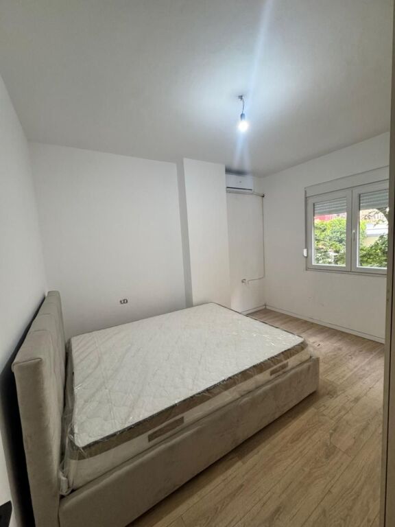 shitet apartament te 5 maj