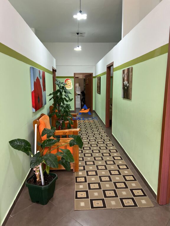 LOCALE COMMERCIALE IN AFFITTO 160M2 "RRUGA RIZA CEROVA, VICINO ALLA SCUOLA 4 DESHMORET" 120.000 LEKE