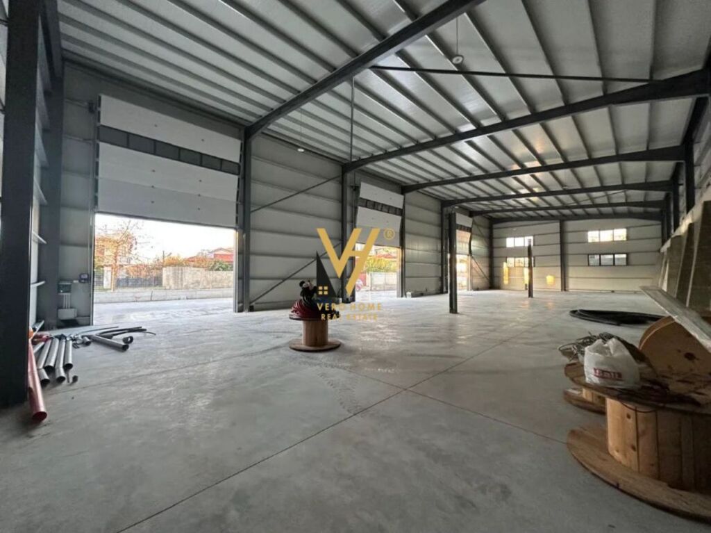 WAREHOUSE 600 M2 FOR RENT IN FIER 200,000 LEKE