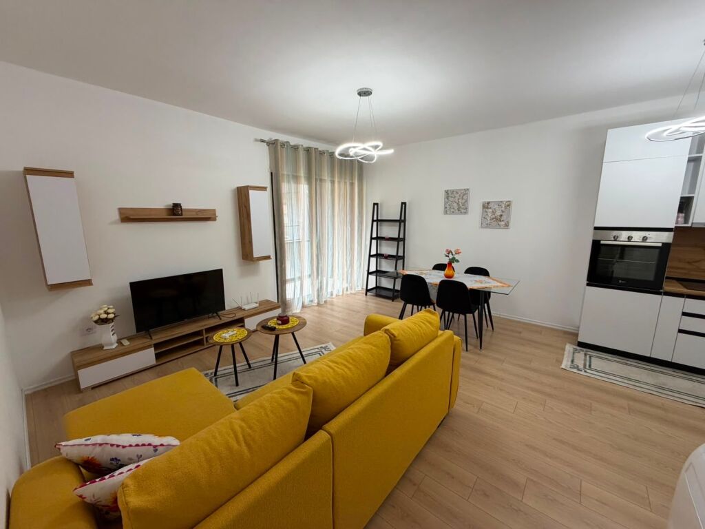 🏡 Affittasi 1+1 al Complesso Oasis, Astir  ✨ Appena arredato 🛏️ Con guardaroba 📐 70 m² 🏢 2° piano, palazzo nuovo con ascensore 📍 Astir, Complesso Oasis 💰 55.000 lek/mese   