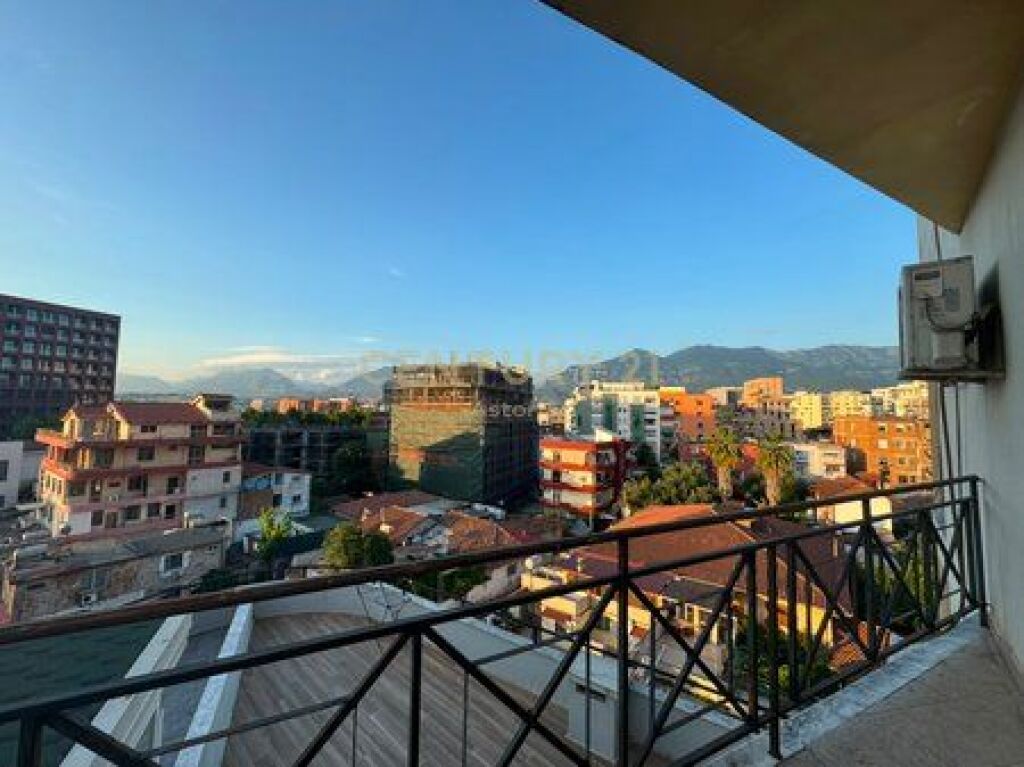 AFFITTASI 2+1 IN VIA FORTUZI