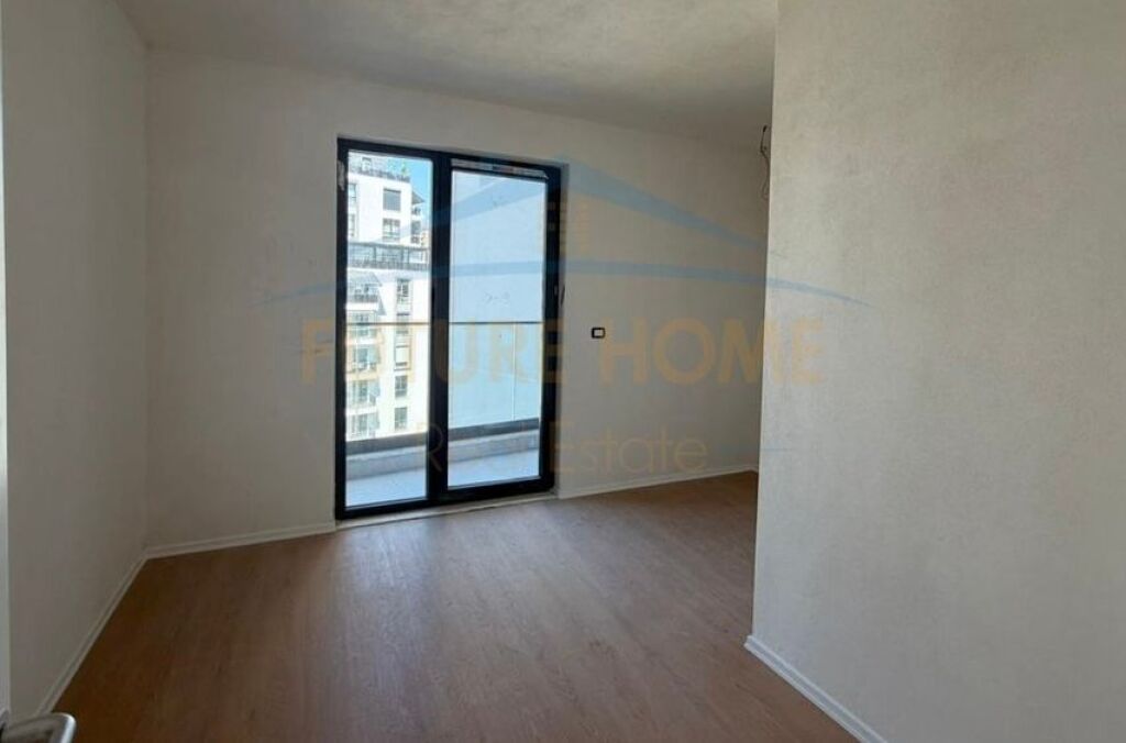 Shitet Apartament 2+1 Ish-Fusha Aviacionit tek  Turdiu