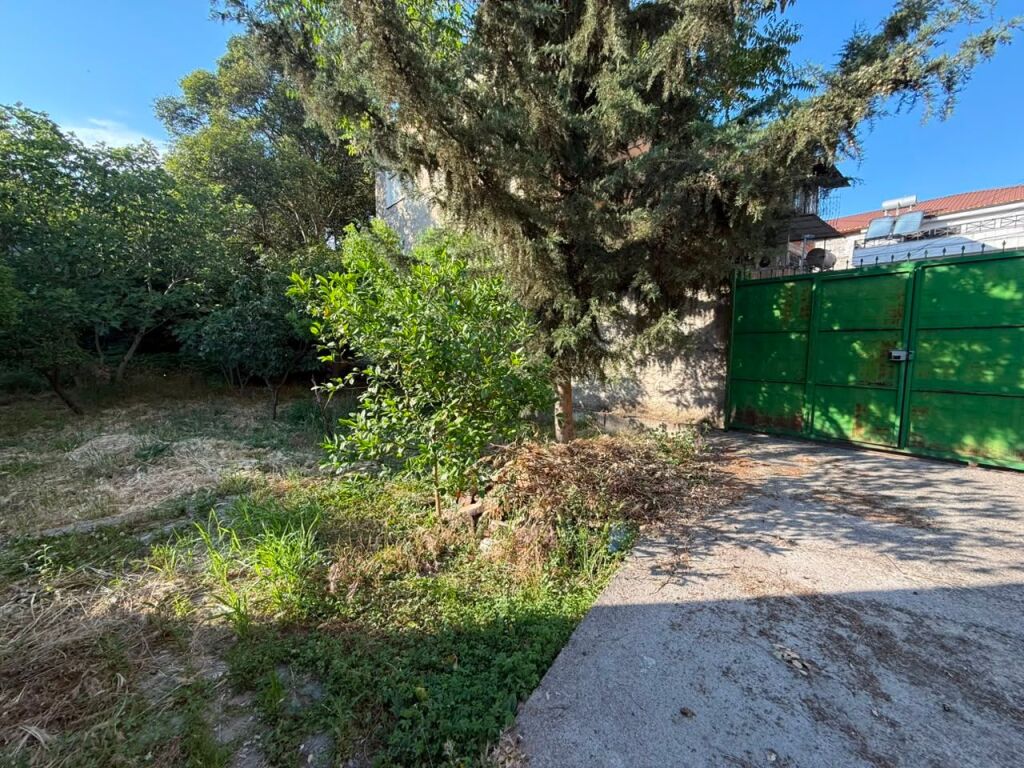 Affittiamo terreno presso l'ex mercato elettrico !