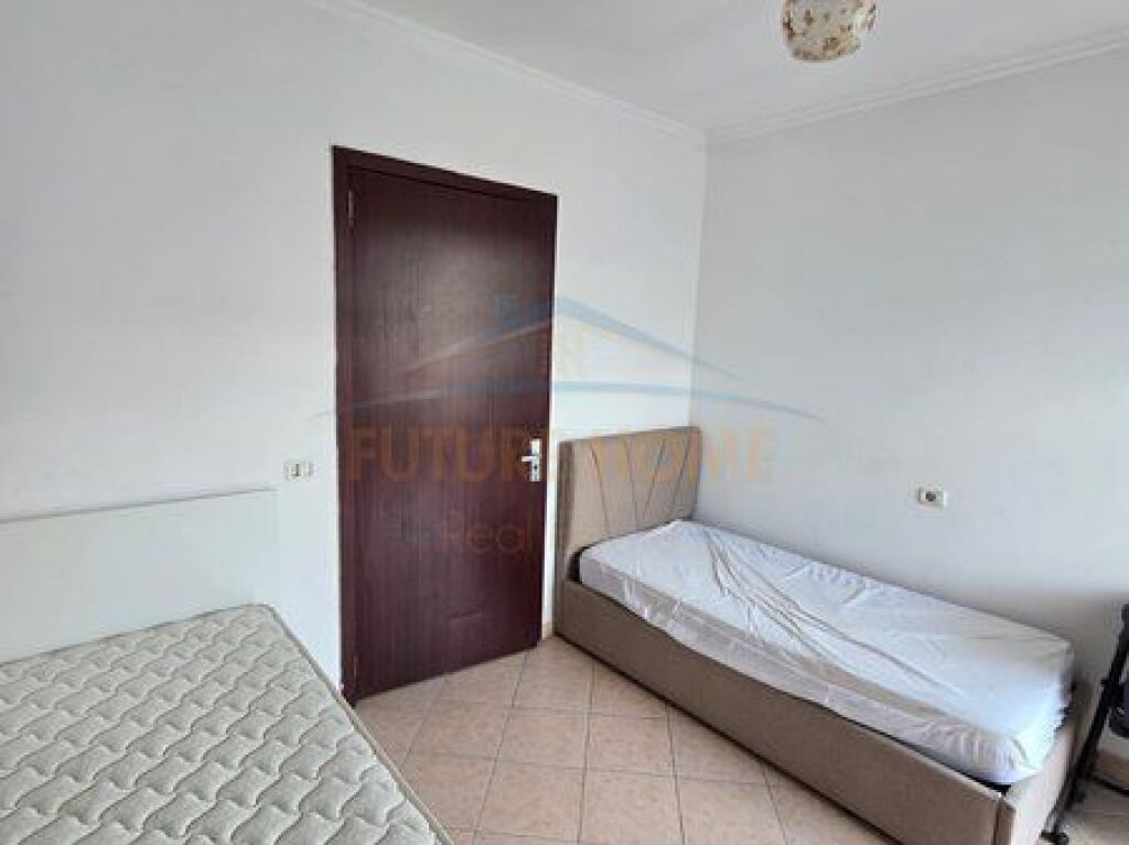 Shitet, Apartament 2+1, Unaza e Re