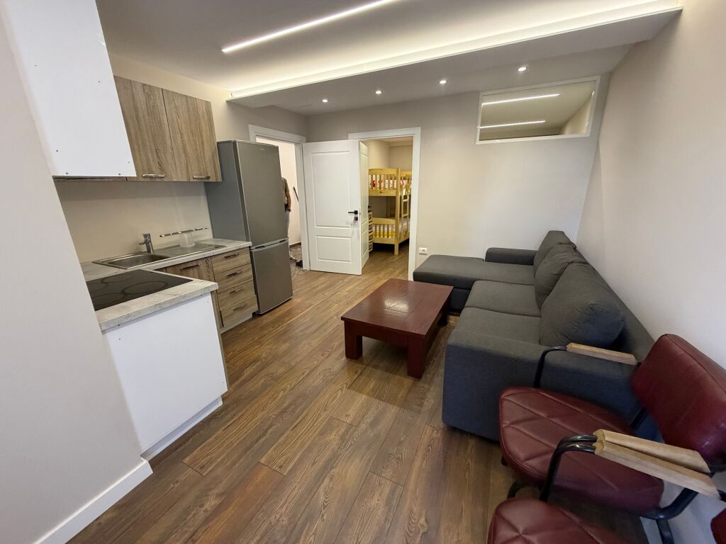 Appartamento 1+1 in affitto a Sauk  📍 Posizione: Sauk 🏢 Piano: 1 🏠 Tipologia: 1+1 💶 Prezzo: 350 € / mese (non trattabile)  L'appartamento si trova al primo piano e offre condizioni confortevoli per vivere.  